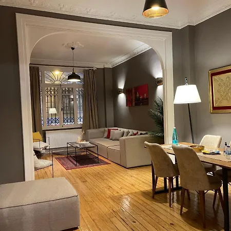 Renovated Art Deco Charm In The Heart Of Nisantasi